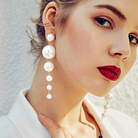 Long artificial pearls earrings